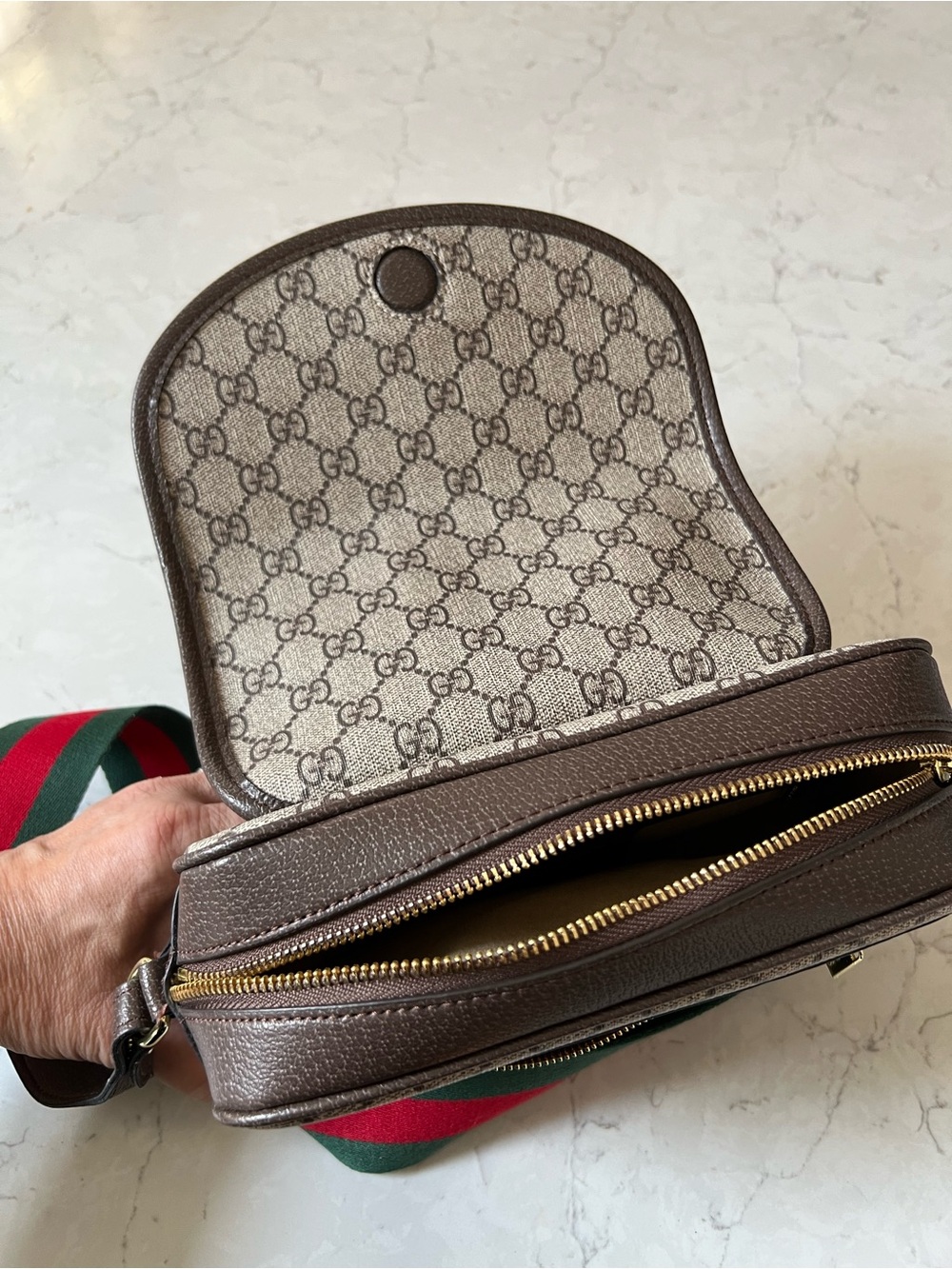 Gucci Dark Brown Leather Logo Tab with Cream Interior and Gold Zipper - Picture 3 of 9